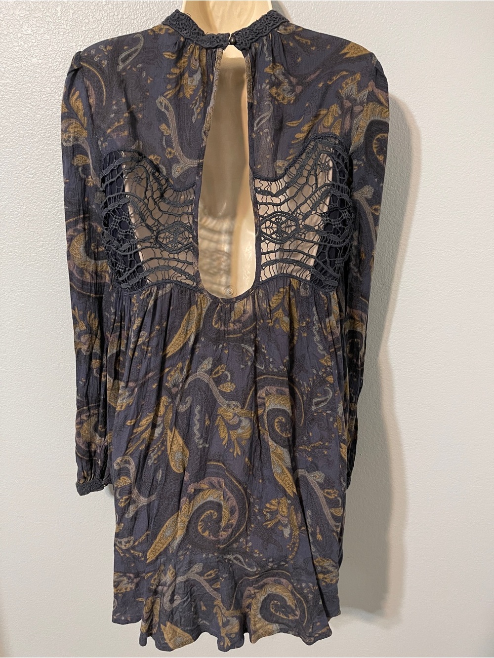 Free People Sweet Thing Mini Dress Paisley Print Open Back Crochet Panel Boho XS - Picture 4 of 8
